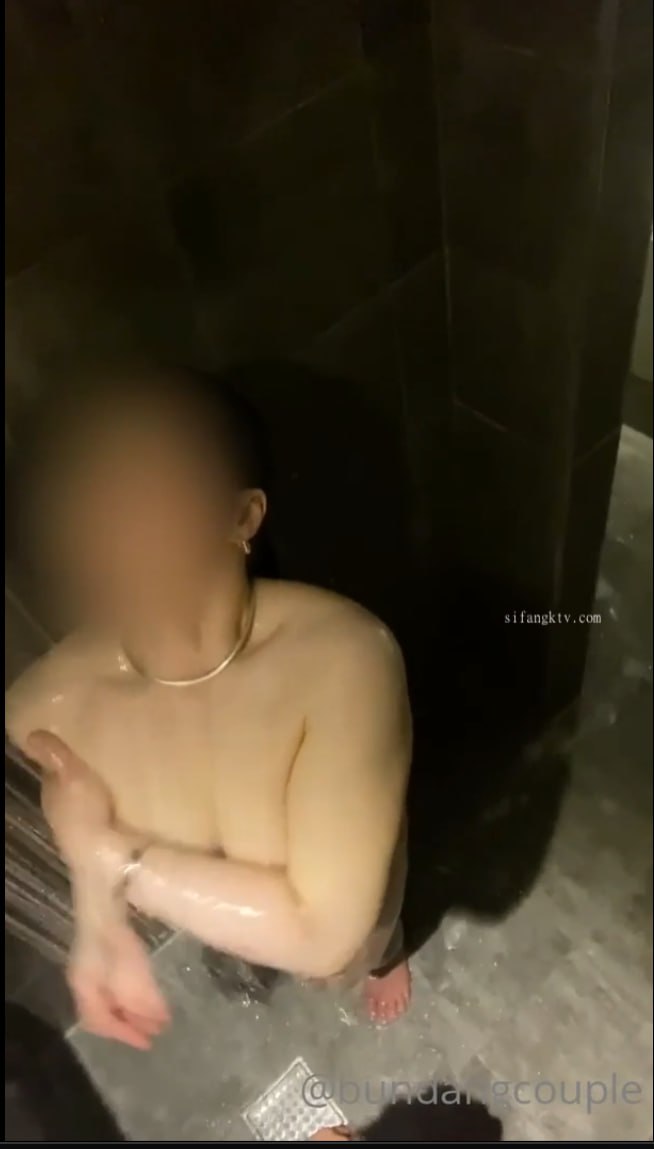 【2023-06-24】Guess what I am doing in toilet.m4v